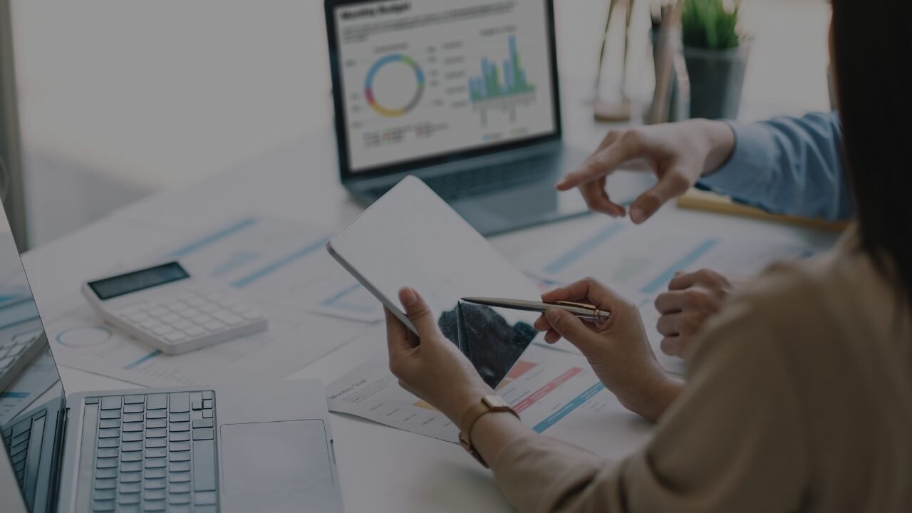 Green Business Bold Colorful Minimalist YouTube Thumbnail (8)